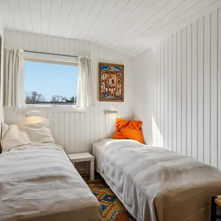 Newly Renovated House In The First Row By Elsegarde