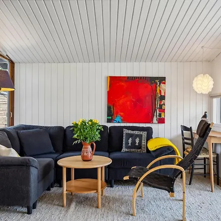 Newly Renovated House In The First Row By Elsegarde